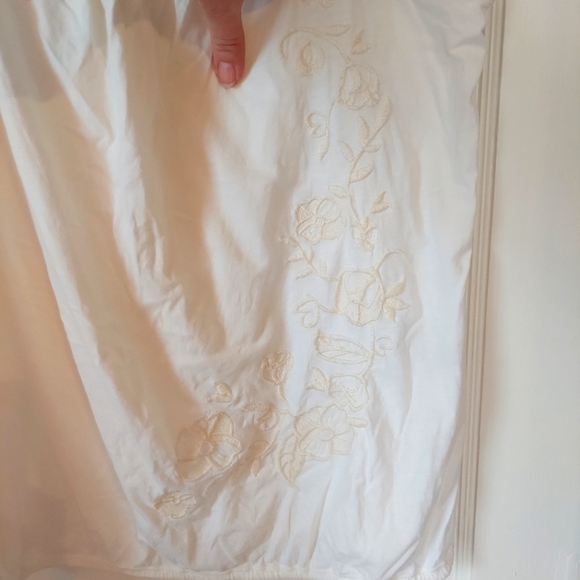 Embroidered Ivory Tank - Picture 3 of 10